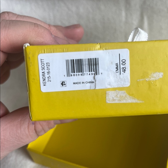 Kendra Scott Emma Necklace - Picture 2 of 3